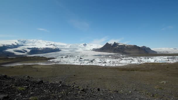 Een gletsjer in het binnenland van IJsland — Stockvideo