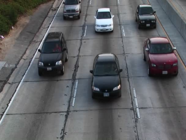 沿一条高速公路的交通旅行 — 图库视频影像