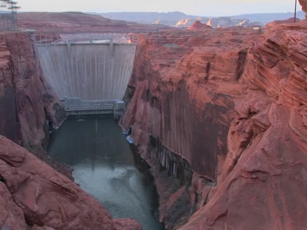 Red rocks in the Glen Canyon Dam — Stock Video