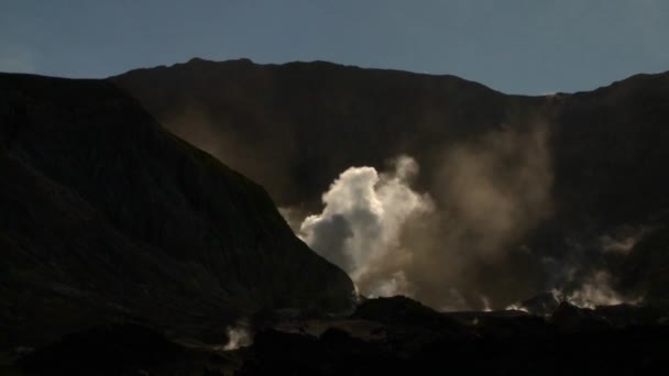 A volcano erupts on Island of Whaakari — Stock Video