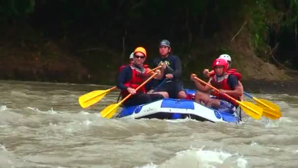 Rafting na řece v Kostarice — Stock video