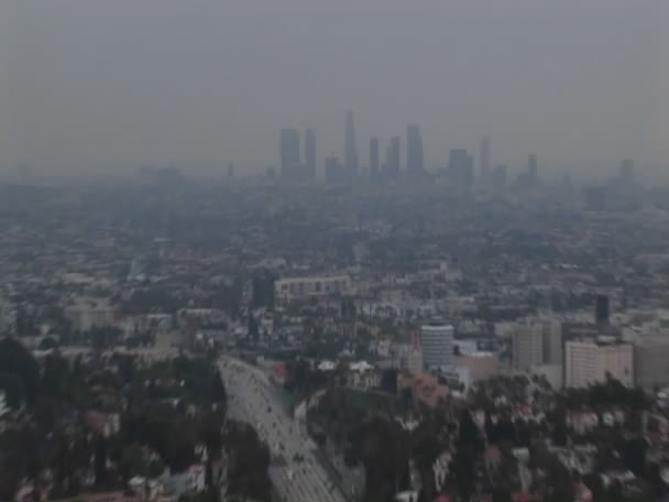 Smog pendura na paisagem urbana — Vídeo de Stock