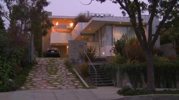 현대 집의 외관 — 비디오