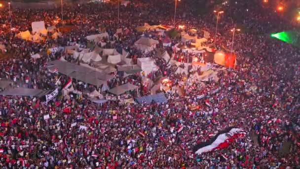 Manifestantes congestionam Praça Tahrir no Cairo — Vídeo de Stock
