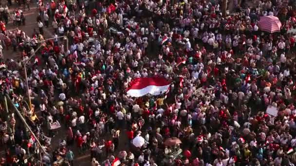 Protestující na Tahrír Squar v Káhiře — Stock video