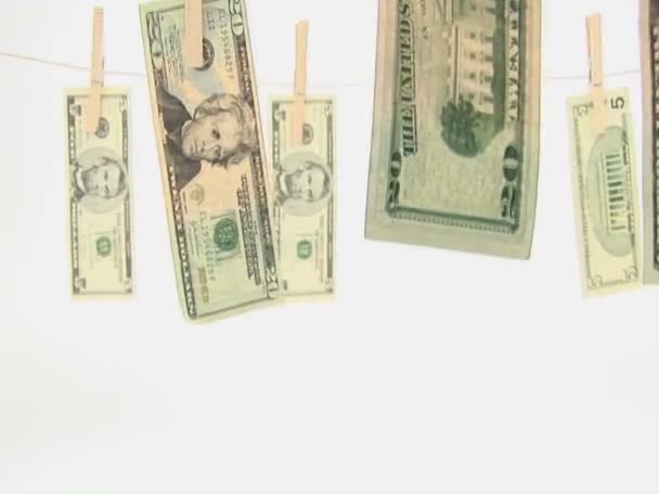 Egy szárítókötél-ra függő pénz — Stock videók