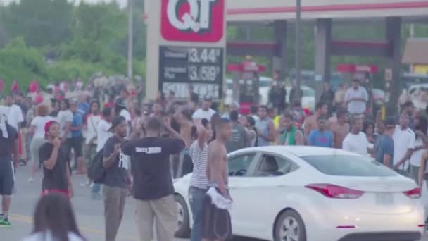 Mourners and protesters near a makeshift memorial — Stock Video