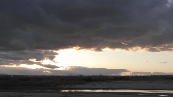 Tiempo de caducidad de nubes y puesta de sol — Vídeo de stock