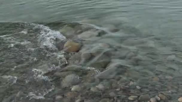 Вода из реки Вентура — стоковое видео