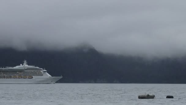 Nave da crociera in partenza da Seward, Alaska . — Video Stock