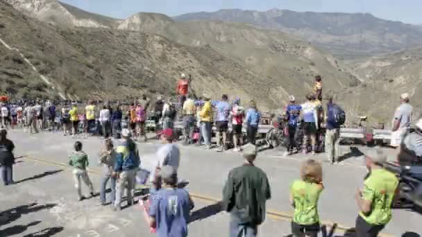 Peloton passing in a time lapse — Stock Video