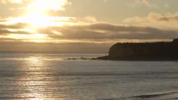 Puesta de sol sobre el océano Pacífico — Vídeos de Stock