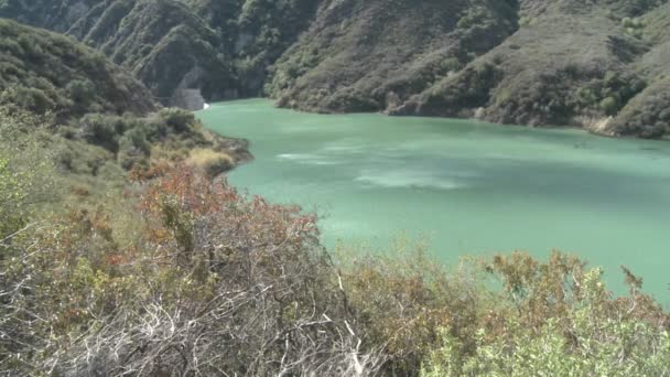 Panning wide view of water — Stock Video