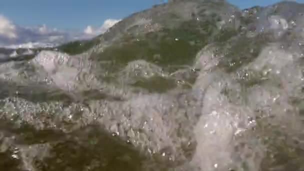 Vue du niveau d'eau des vagues qui s'écrasent — Video