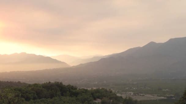 Coucher de soleil fumé des feux de forêt — Video