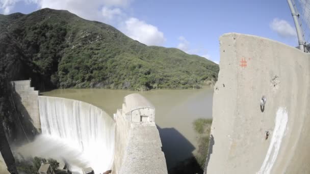 Matilija Dam egy tavaszi vihar után — Stock videók