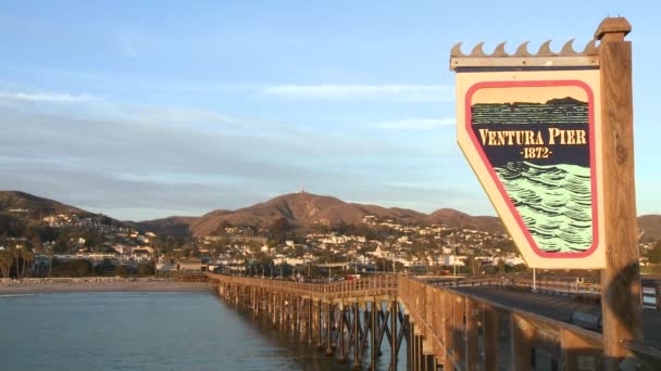 Ventura Pier znamení — Stock video