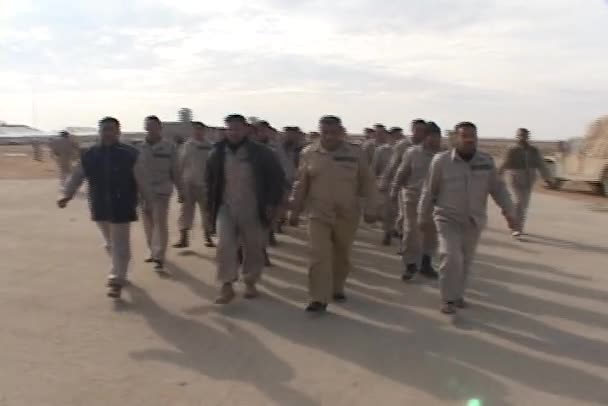 Le truppe irachene marciano — Video Stock