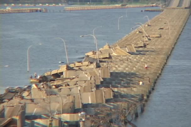 Su akar tahrip causeway çevresinde — Stok video