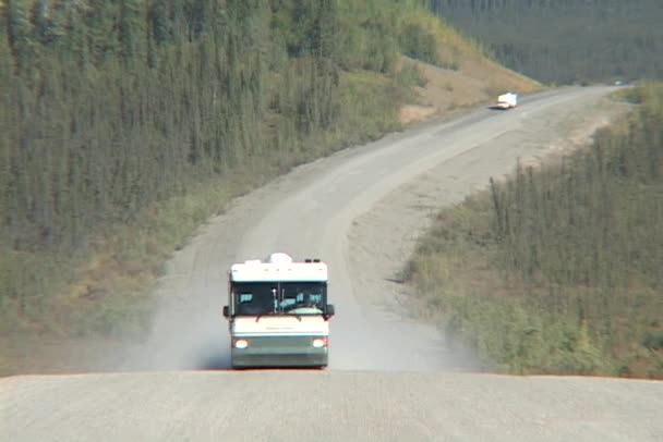 Un camping-car descend — Video