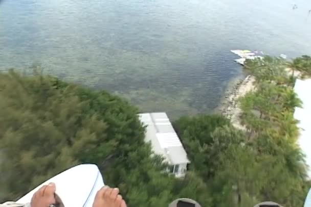 Piloot landt in de Oceaan — Stockvideo