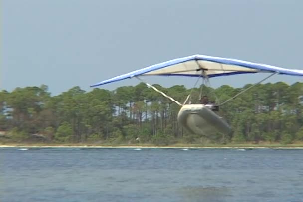 Hang glider uçar — Stok video
