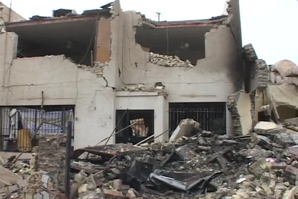 Edificio destruido por bombas terroristas — Vídeos de Stock