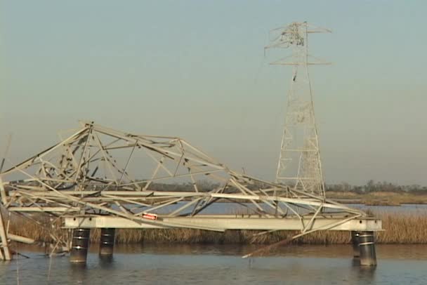 Medium shot of destroyed power lines — Stock Video