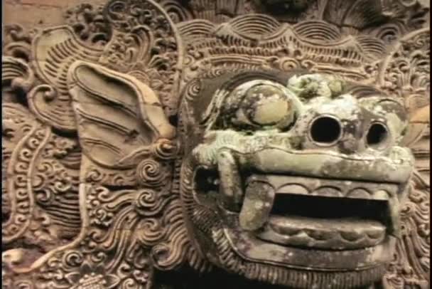 Scultura in pietra balinese — Video Stock