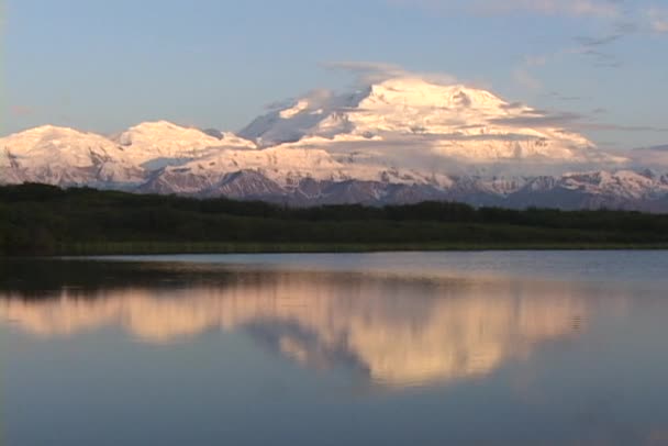Mt. McKinley en el Parque Nacional Denali — Vídeo de stock