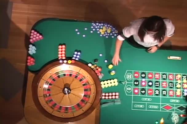 Ett hjul som snurrar roulette — Stockvideo