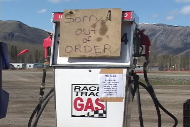 En gas pump visar — Stockvideo