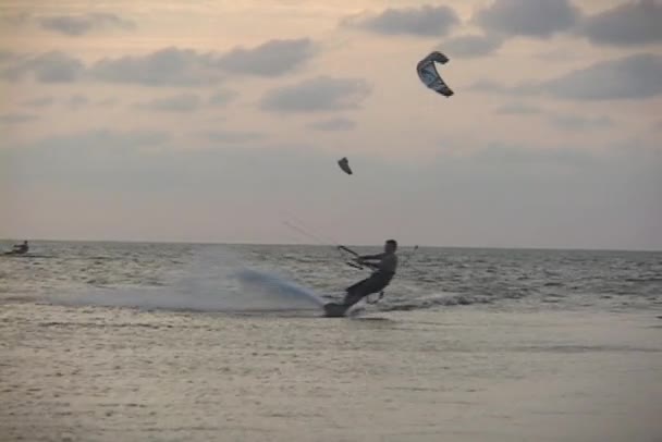 Windsurfer prędkości całej wody — Wideo stockowe