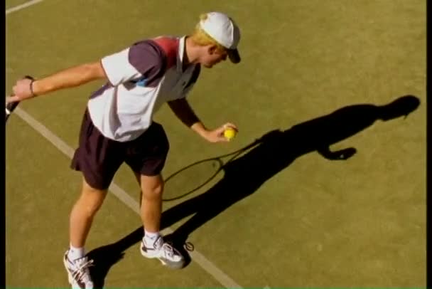 Tennisbal speler te raken — Stockvideo