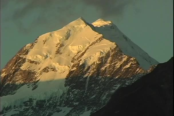 Mount Cook, een majestueuze piek — Stockvideo