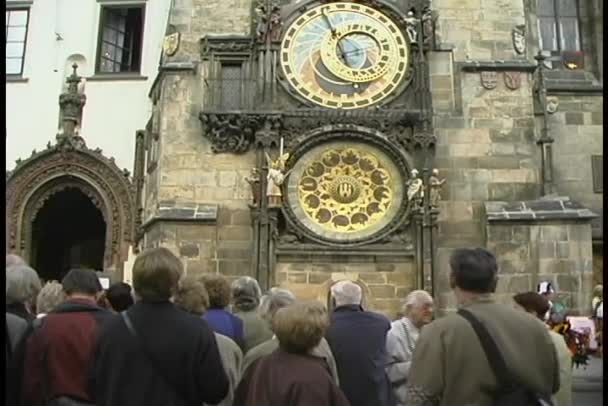 Tour de l'horloge dans la vieille mairie — Video