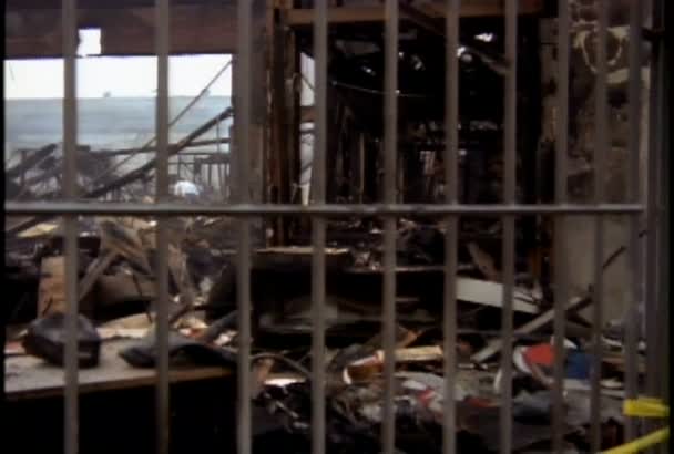 建物を燃やしたラ — ストック動画