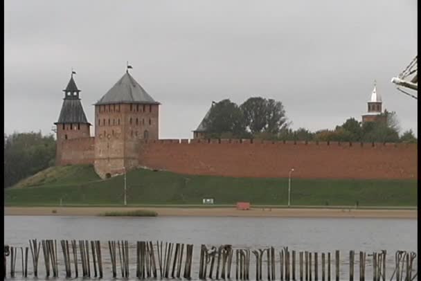 Deux tours de Novgorod Kremlin — Video