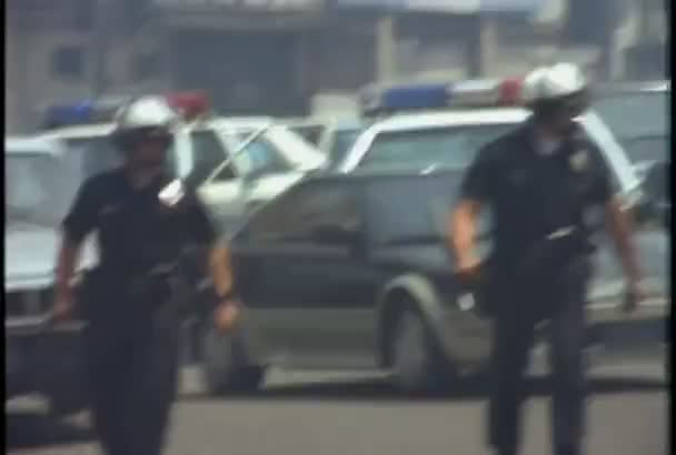 Polisi lalu lintas langsung — Stok Video