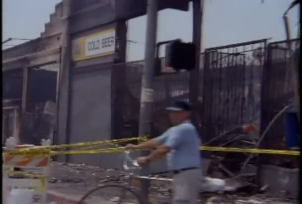 Wypali budynków podczas zamieszek — Wideo stockowe