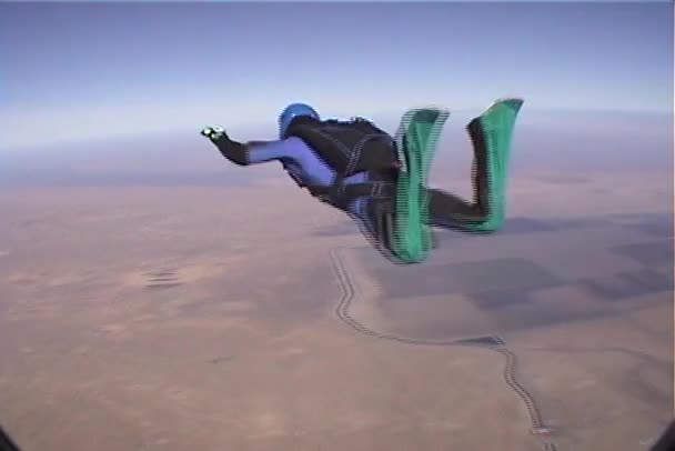 Skydiver eseguire figura — Video Stock