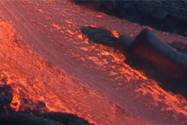 Lávové proudy se sopka — Stock video