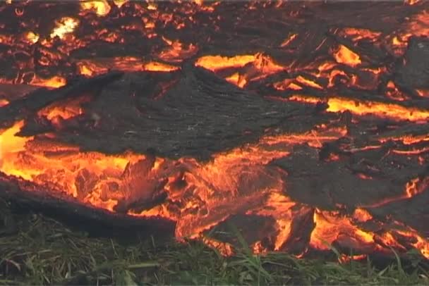 Lava fluye bajo la corteza — Vídeos de Stock