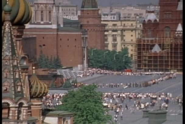 Roter Platz in Moskau und Zwiebelkuppeln — Stockvideo