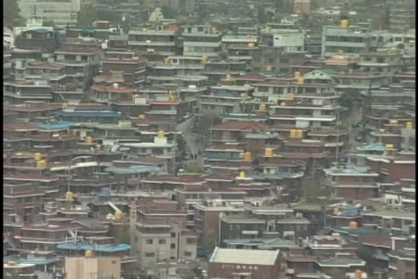 Casas no vale asiático — Vídeo de Stock