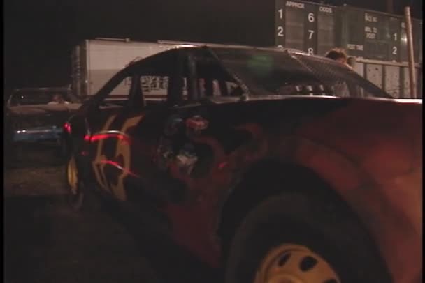 Competitors in a demolition derby — Stock Video