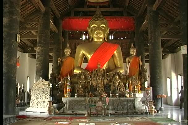 Χρυσά αγάλματα του Βούδα — Αρχείο Βίντεο
