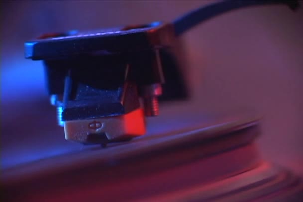 Tone arm drops on playing record — Stock Video