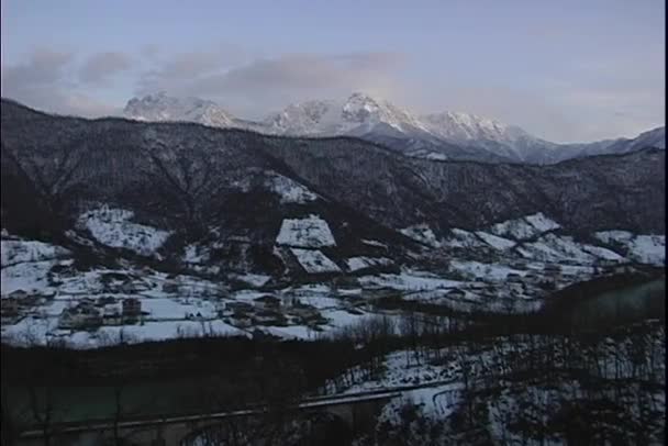 Vale coberto de neve da Bósnia — Vídeo de Stock