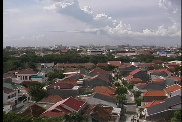 Community of houses with red roofs — Stock Video